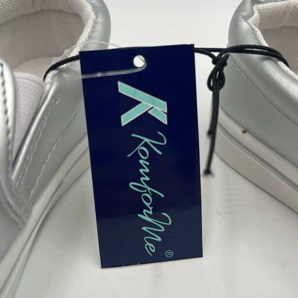 NWT KomfortMe Casual Silver Sneakers size 9 - Picture 6 of 8